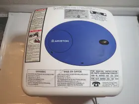 12.5amps Ariston 052575600208 Gl 4 Ti Mini Tank Gallon Electric Water Heater 120vac Used