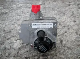 222-40595-04a Bradford White 37c55u-710 Lp Water Heater Gas Valve / Thermostat