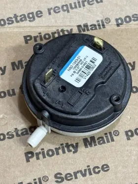 Ns2-1563-01 Cleveland Controls Pressure Switch Fs 0.37 Inch Wc Vf-v Ao Smith P/n 100080049 Checked