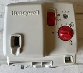222-45613-01b Honeywell 50011804-001 Bradford White Natural Gas Valve Control - New Without Box