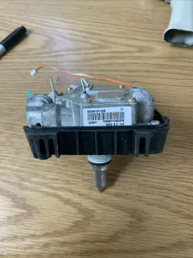 50034127-028 Honeywell Water Heater Natural Gas Valve Body Untested See Pics