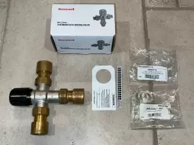 Am102r-us-1 Honeywell Thermostatic Mixing Valve 70-180f 1 Inch Union Sweat
