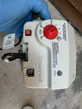 Wv8860q1000 Honeywell Gas Control Valve/thermostat For Water Heater Used