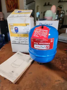 205677-000 Well Saver Utilitech Water Heater Expansion Tank 2 Gallon #0160680 Brand New